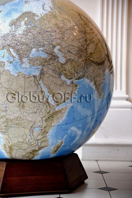 Напольный ландшафтный глобус в стиле ретро, d=130 см  на подставке из бука