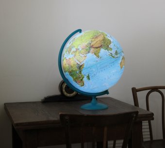 Географический рельефный глобус d=32 см с подсветкой от батареек