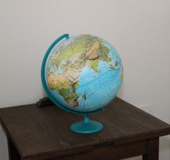 Географический рельефный глобус d=32 см с подсветкой от батареек