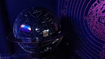 Глобус звездного неба Зодиак плюс d=95 см на деревянной подставка на ножках , арт. 227733