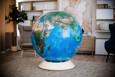Самовращающийся глобус "Вид Земли из космоса" 130 см на пластиковой подставке